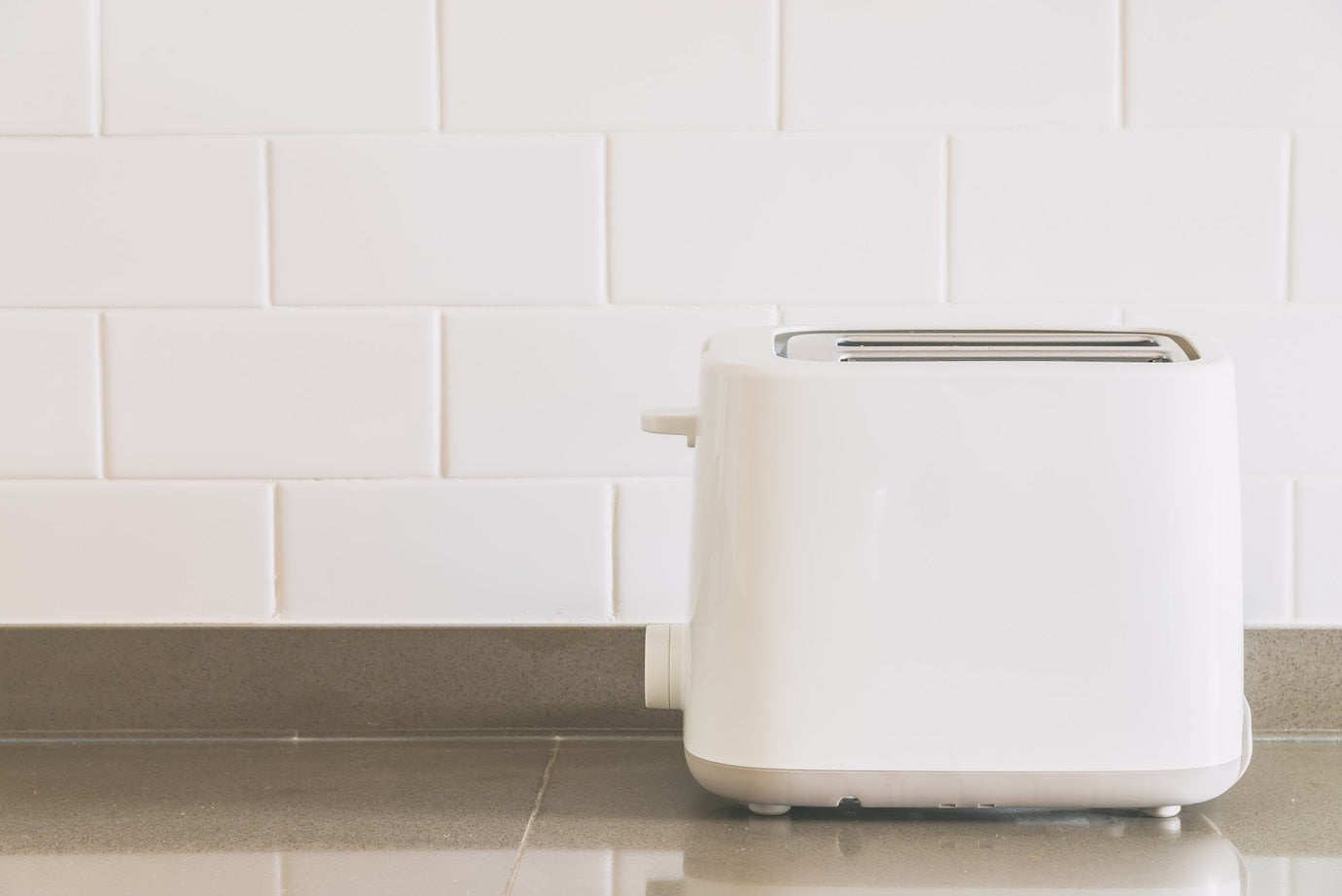 6 Shade Settings & Bagel Defrost: The Ultimate Stainless Steel Toaster!