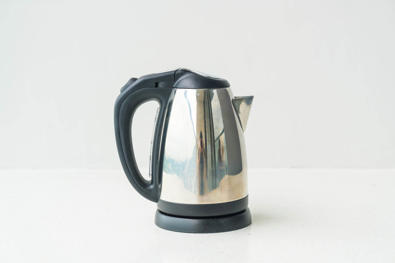 Brew Delicious Tea in Minutes: The 1.7L Electric Kettle